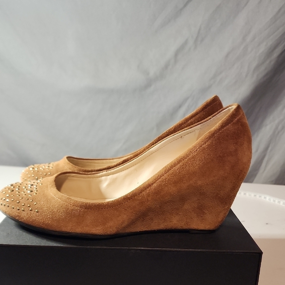 Franco Sarto Desert Camel Suede Zinc Embellished Suede Wedges In 8.5 - Picture 3 of 7